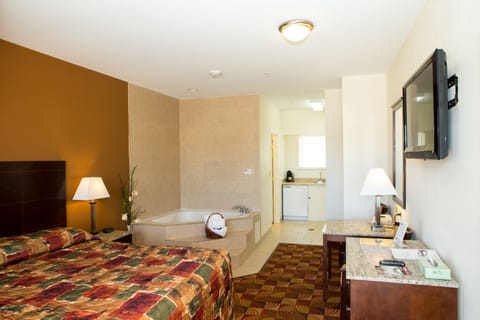 Deluxe Suite, 1 King Bed | 1 bedroom, desk, free WiFi, wheelchair access