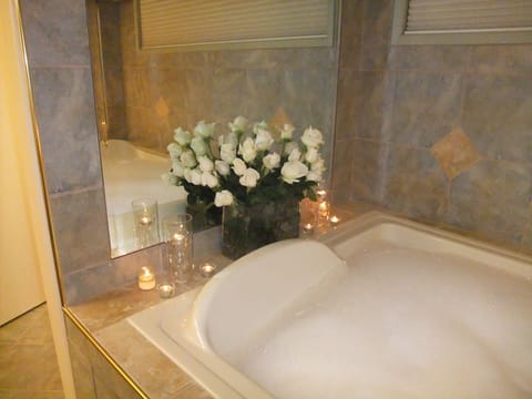 Royal Honeymoon Suite | Private spa tub