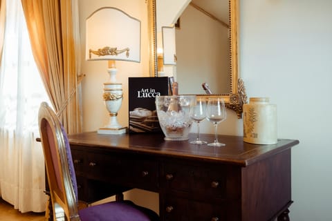 Junior Suite | Down comforters, minibar, in-room safe, individually furnished