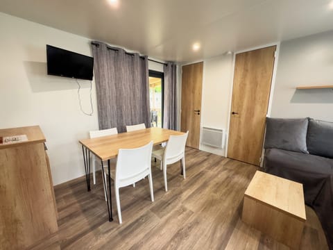 Premium Cottage, 4 Bedrooms | Living area