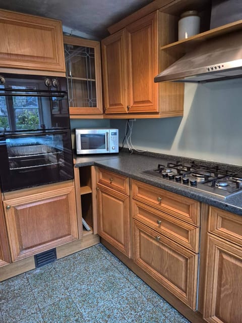 House, 5 Bedrooms, Patio | Interior