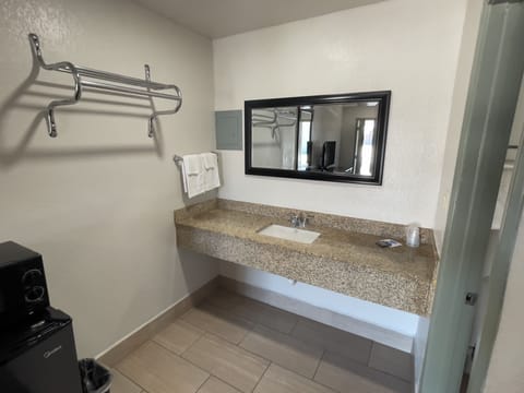 Standard Double Room, 2 Double Beds | Bathroom | Combined shower/tub, towels