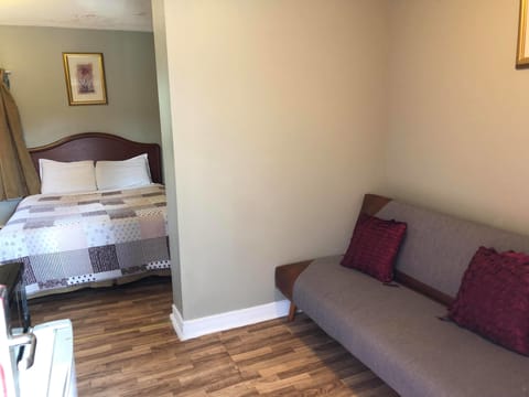 Double Room | Iron/ironing board, free WiFi, bed sheets