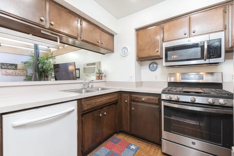 The kitchen offers a complete assortment of dishes, utensils, glassware, bakeware, cookware, and essential appliances