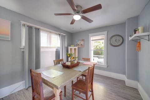 Dining Area | Dishware/Flatware Provided | 1st Floor