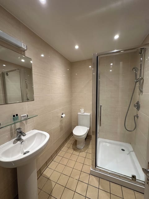 Deluxe Twin Room | Bathroom