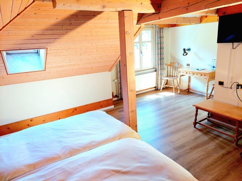 Standard Double Room | Desk, free cribs/infant beds, free WiFi, bed sheets