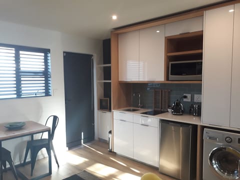 Luxury Studio, 1 Queen Bed | Private kitchenette | Mini-fridge, cookware/dishes/utensils