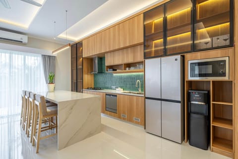 Luxury Bali 4Br Modern Villa Canggu Kitchen View Island Modern Brown Color