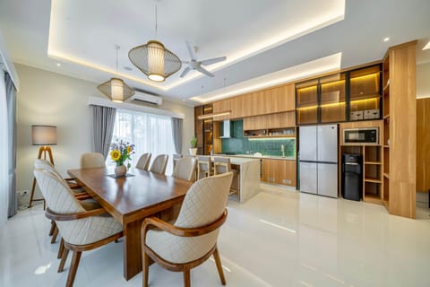 Luxury Bali 4Br Modern Villa Canggu Dining Room View Kitchen View Modern
