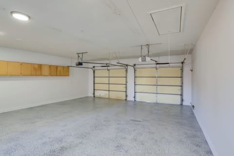 Parking | Shared Garage (1 Vehicle) | Shared Driveway (2 Vehicles)