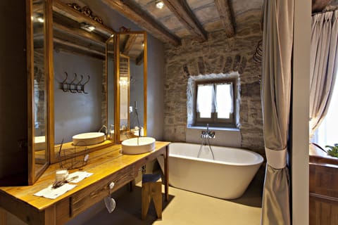 Double Room | Bathroom | Separate tub and shower, designer toiletries, hair dryer, bathrobes