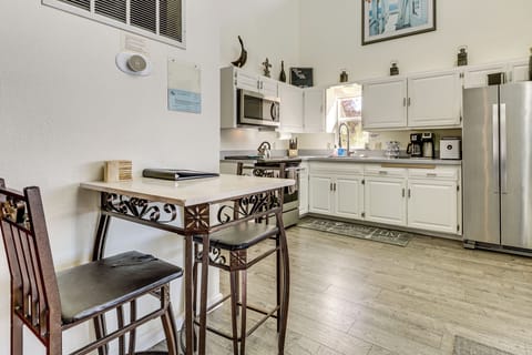 Breakfast Nook | Main Level