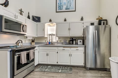 Main Kitchen | Air Fryer | Main Level