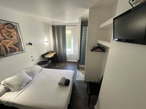 Double Room (with shower + toilet) | Bathroom | Shower, free toiletries, towels