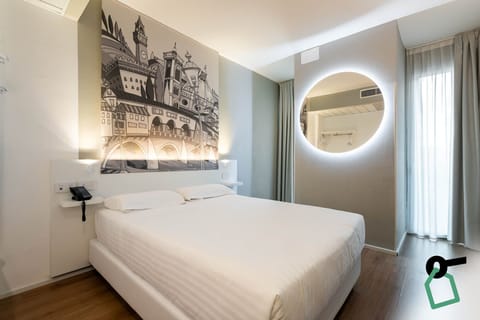 Double Room | In-room safe, free WiFi, bed sheets