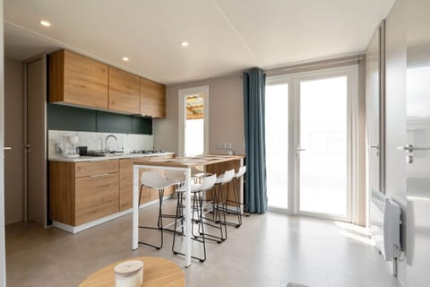 Camping Papillon Bouillon - Vakantiehuis Familie 134 - dining room