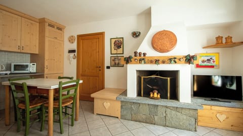 Apartment (1 Bedroom) | Living area | TV