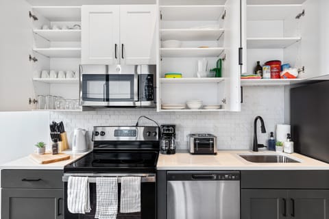 Unit 2: Fully equipped kitchen