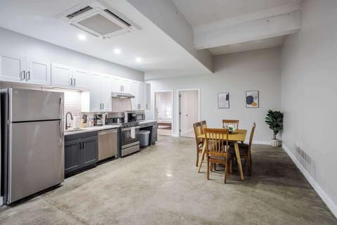 Unit 1: Fully equipped kitchen