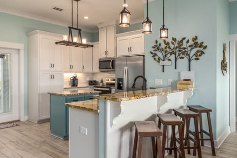 House, 4 Bedrooms | Private kitchen | Fridge, oven