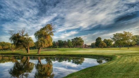 Inwood Golf Course & Recreation Center – 3 mi