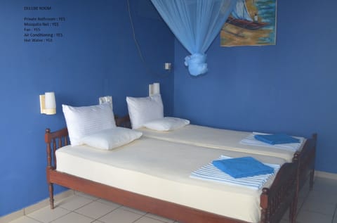 Deluxe Room, 1 Bedroom, Balcony, Beach View | Desk