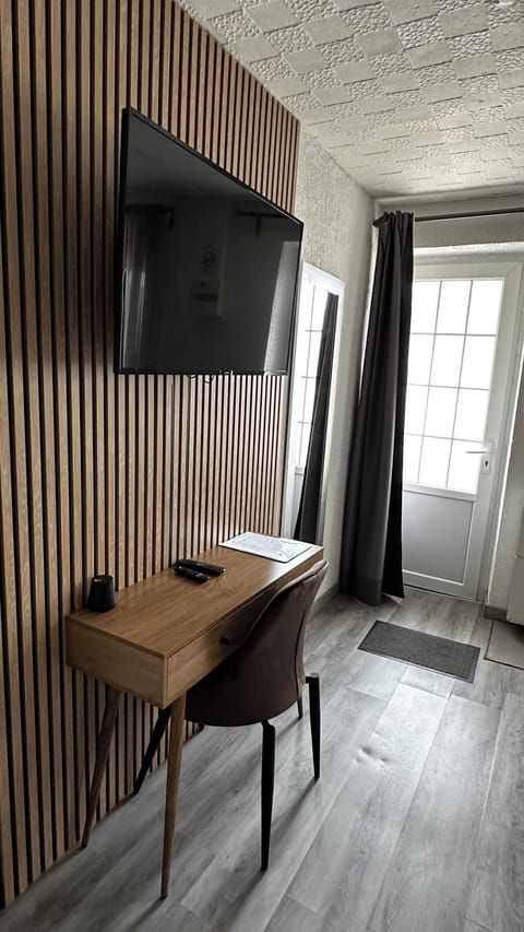 Studio, Balcony, Courtyard View | Living area