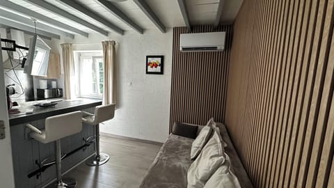 Studio, Balcony, Courtyard View | Living area