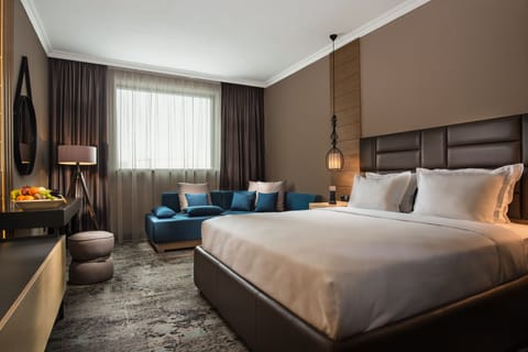 Superior King Room | Premium bedding, minibar, in-room safe, desk