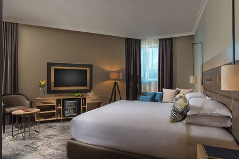 Executive Room | Premium bedding, minibar, in-room safe, desk