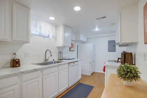 Kitchen | Dishwasher | Drip Coffee Pot | Toaster