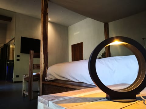 Deluxe Suite | In-room safe, cribs/infant beds, free WiFi, bed sheets