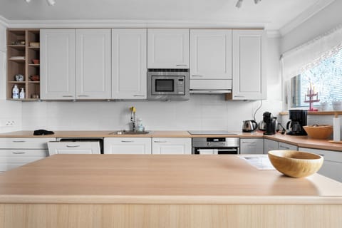 Superior Apartment, 3 Bedrooms, Balcony, City View | Private kitchen | Full-size fridge, microwave, oven, stovetop