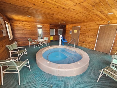 Indoor spa tub