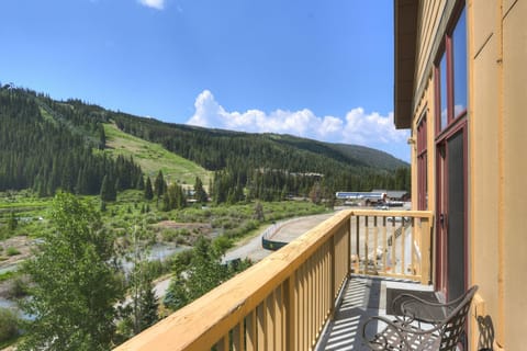Convenience meets comfort with an in-suite washer and dryer, ideal for extended stays or active adventures on the slopes.