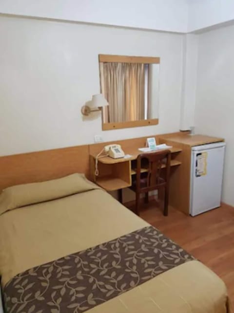 Habitacion Single | Minibar, in-room safe, cribs/infant beds, free WiFi