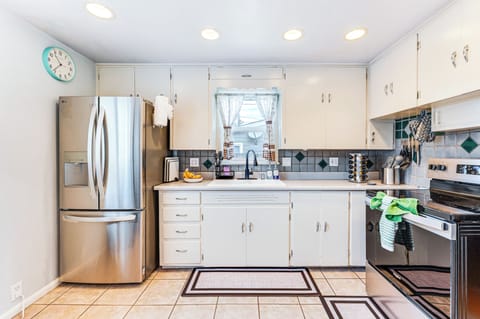 Kitchen | Keurig | Espresso Maker | Mocha Pot