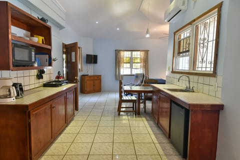 Deluxe Apartment, Multiple Beds, Kitchenette, Pool View | Private kitchenette | Microwave, stovetop, coffee/tea maker, toaster