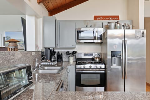 Appliance, Refrigerator, Microwave, Oven, Indoors