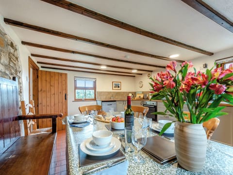 Kitchen/diner | Rose Cottage - Jones’ Cottages, Gower