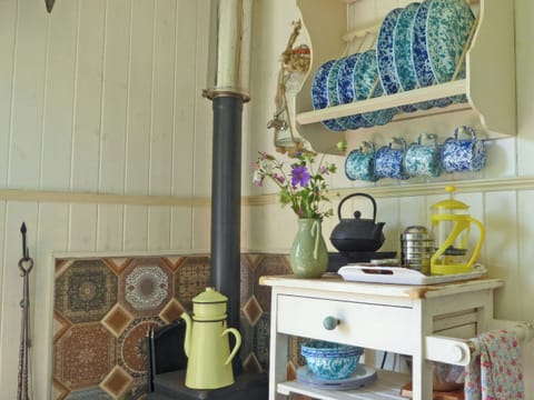 Open plan living space | Cwt Cwtshlyd, Tregaron