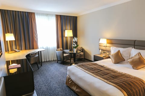 Traditional Double or Twin Room | Minibar, in-room safe, desk, soundproofing