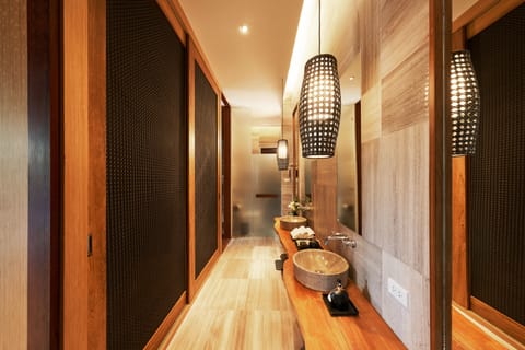 Premier Pool Villa | Bathroom | Separate tub and shower, free toiletries, hair dryer, bathrobes