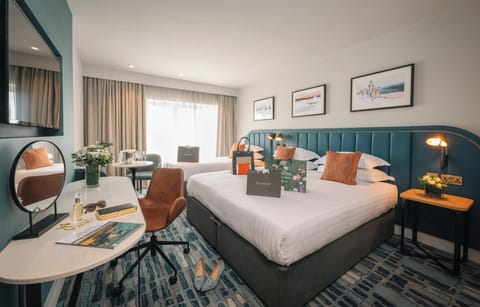 Superior King and Single Room | In-room safe, desk, laptop workspace, iron/ironing board