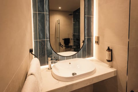 Superior King and Single Room | Bathroom | Combined shower/tub, deep soaking tub, free toiletries, hair dryer