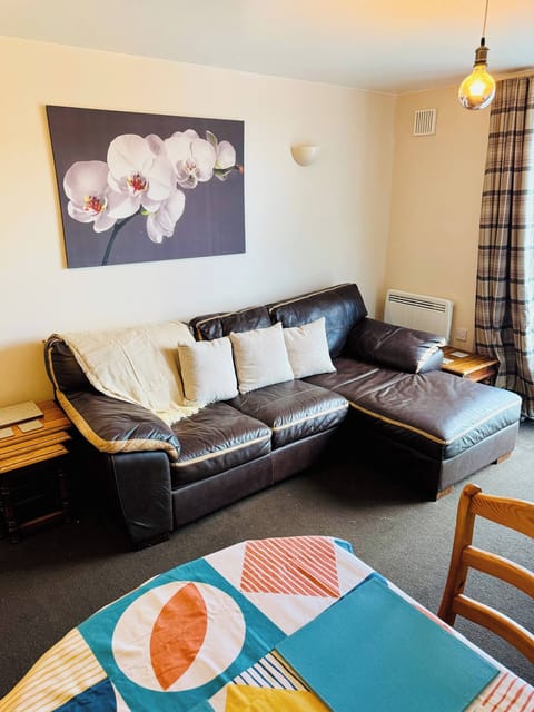 Apartment, 1 Bedroom, Balcony | Living room