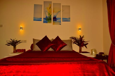 Deluxe Room | Minibar, in-room safe, rollaway beds, free WiFi