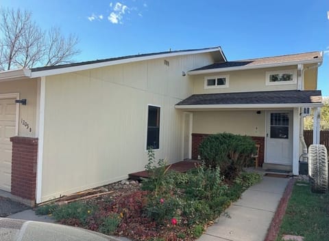 Front Entrance & Motion Detection Porch Light