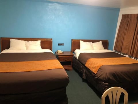 Standard Double Room | Desk, laptop workspace, free WiFi, wheelchair access
